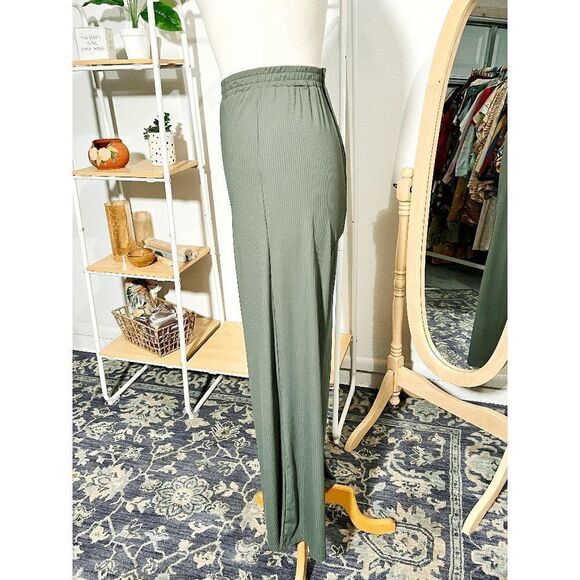 Boutique Casual Textured Grey Lounge Pants - Picture 2 of 5